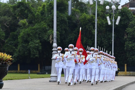 Những chiến sĩ tiêu binh danh dự bên Lăng Bác Hồ