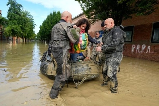 Ý: Số người chết liên tục tăng trong trận lụt tồi tệ nhất trong 100 năm