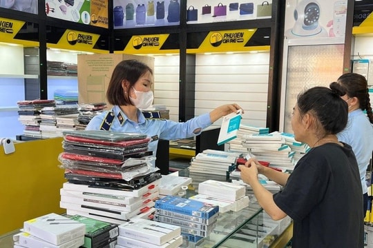 Thu giữ hàng nghìn sản phẩm phụ kiện điện thoại không rõ nguồn gốc xuất xứ