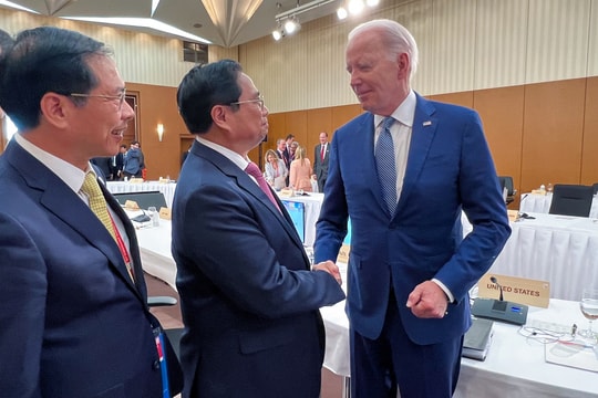Thủ tướng Phạm Minh Chính gặp Tổng thống Hoa Kỳ Joe Biden tại Hội nghị G7 mở rộng