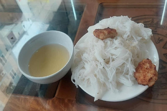Nhắc nhở chủ quán vụ bán 1 suất bún chả giá 35 nghìn đồng