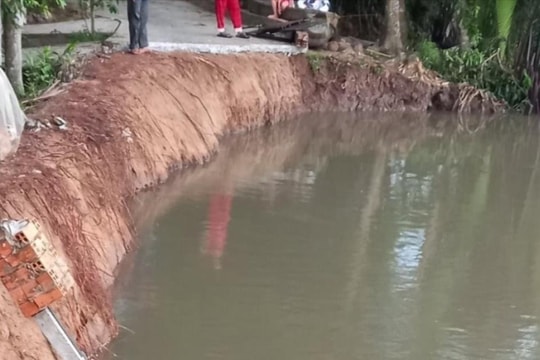 Sạt lở đất nghiêm trọng tại Hậu Giang