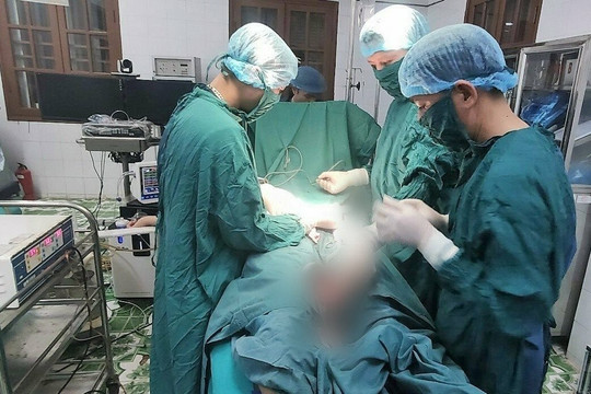 Hội chẩn từ xa, phẫu thuật kịp thời ca bệnh khó trên đảo Bạch Long Vĩ