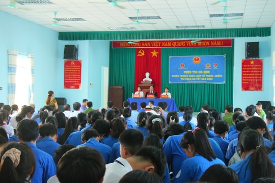 Tổ chức phiên tòa giả định và tuyên truyền pháp luật về phòng chống ma túy trong học đường