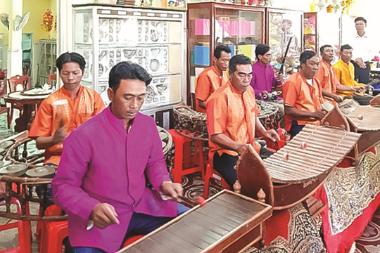 Tiếng đàn trên phum sóc Khmer