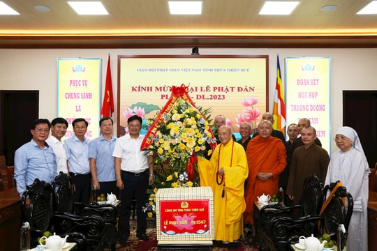 Công an tỉnh Thừa Thiên Huế chúc mừng Đại lễ Phật Đản năm 2023