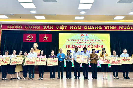 Ra mắt “Điểm cầu pháp luật”, phát động Hội thi “Khi dân làm chủ”