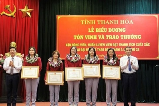 Cao Thị Duyên và đoàn VĐV, HLV có thành tích SEA Games 32 được vinh danh
