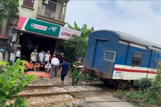 Va chạm tàu hỏa, một người đi xe máy tử vong