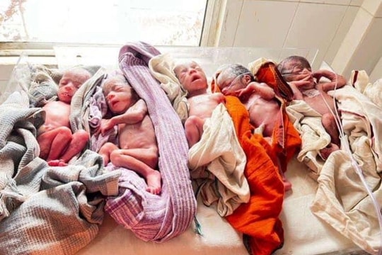 Một người phụ nữ Ấn Độ sinh 5