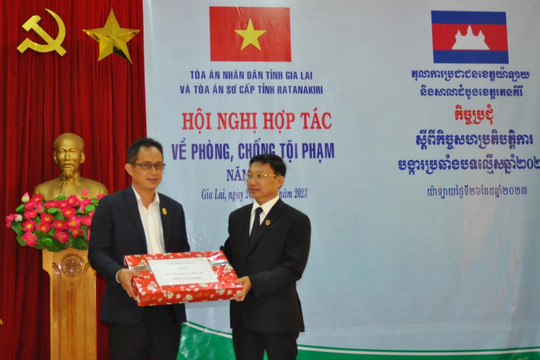 Hội nghị hợp tác TAND tỉnh Gia Lai và Tòa án sơ cấp tỉnh Ratanakiri (Campuchia)