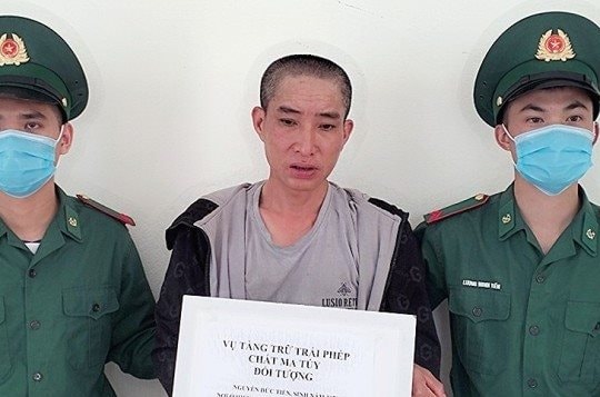 Bắt đối tượng tàng trữ trái phép chất ma túy trên đường vượt biên sang Lào