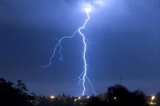 Nghệ An: Đi trồng keo về, người phụ nữ bị sét đánh tử vong