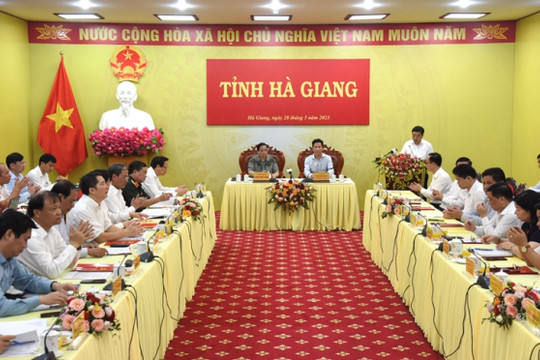Thủ tướng Phạm Minh Chính làm việc với Ban Thường vụ Tỉnh ủy Hà Giang