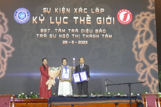 Bộ sưu tập 1.000 ấm trà tử sa xác lập kỷ lục thế giới