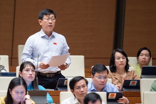 Có những “anh hùng áo trắng” từng xuyên đêm chống dịch, giờ phải ngồi viết giải trình