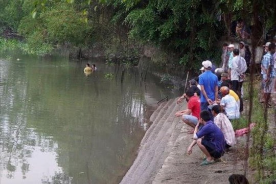 Rủ nhau tắm sông, ba chị em ruột đuối nước tử vong