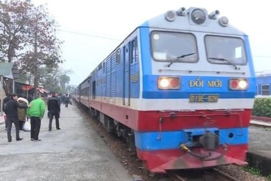 Người phụ nữ tử vong sau khi va chạm với tàu hỏa