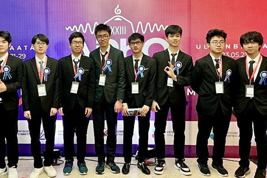 8/8 học sinh Việt Nam đoạt giải tại Olympic Vật lí Châu Á- Thái Bình Dương