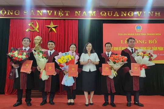 TAND tỉnh Thanh Hóa trao quyết định bổ nhiệm chức danh Thẩm phán trung cấp và sơ cấp