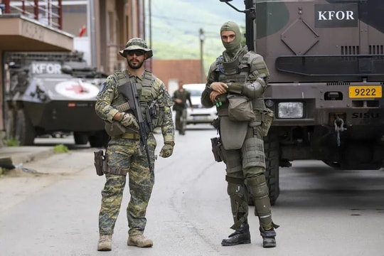 NATO gửi thêm 700 quân tới Kosovo để giúp dập tắt các cuộc biểu tình bạo lực