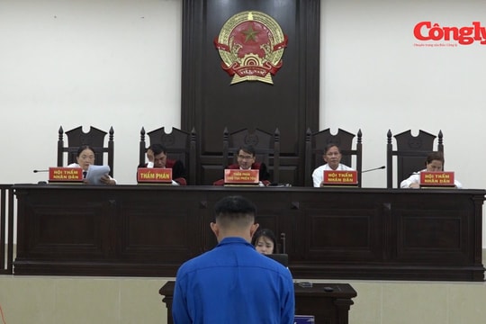 Cãi nhau lúc ngấm hơi men, em dùng kéo đâm anh trai