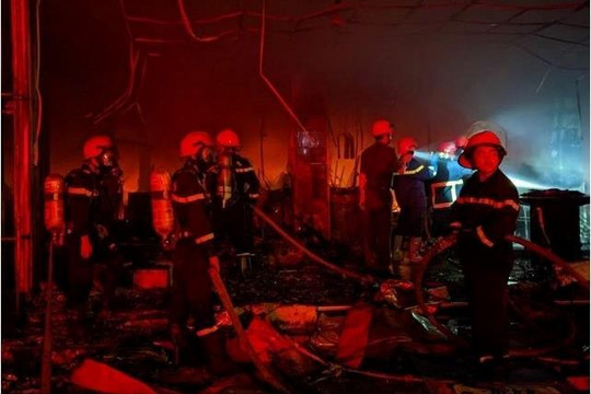 Cháy siêu thị ở Thanh Hóa lúc rạng sáng, ước thiệt hại hàng tỷ đồng