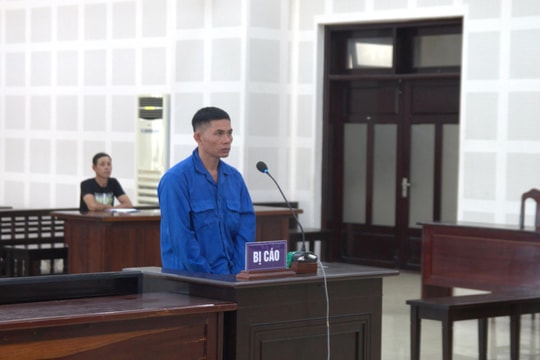 Tức giận vì bị đánh trả, em dùng kéo đâm anh trai