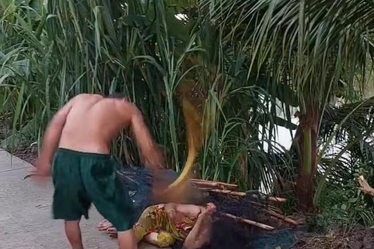 Vĩnh Long: Khởi tố người chồng đánh đập vợ bằng cán chổi