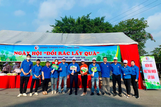 Ngày hội “đổi rác lấy quà” tại TP. Lạng Sơn
