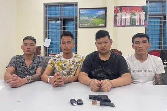 Nhóm thanh niên mang theo súng để phòng thân
