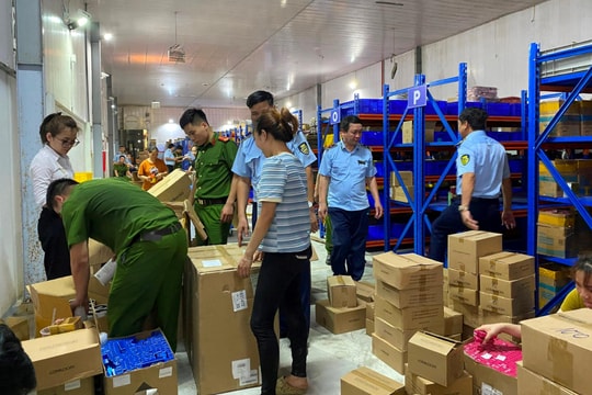 Bắc Ninh: Phát hiện kho hàng khủng có dấu hiệu nhập lậu