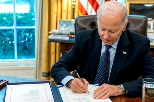 Tổng thống Mỹ ký ban hành luật về trần nợ công