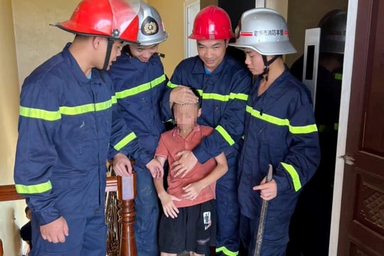 Nghệ An: 2 người mắc kẹt trong thang máy được giải cứu kịp thời