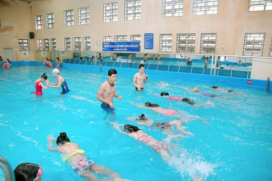 Phổ cập bơi lội cho trẻ: Việc phải làm ngay