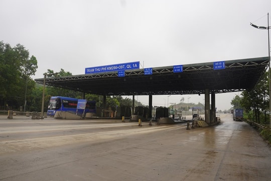 Ngừng hoạt động 6 năm, bao giờ trạm thu phí Bỉm Sơn được tháo dỡ?