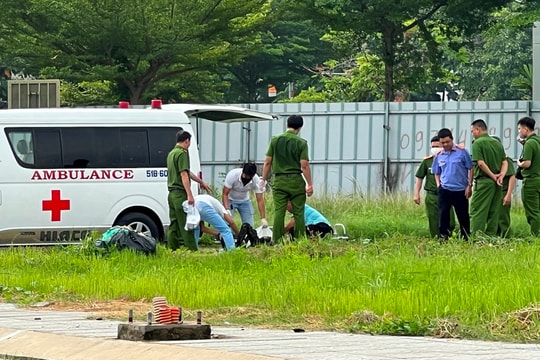 Phát hiện thi thể người đàn ông cháy đen ở bãi đất trống  
