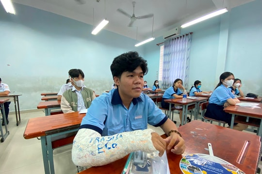 TP.HCM: 8 thí sinh thi vào lớp 10 phải nhờ người viết bài hộ