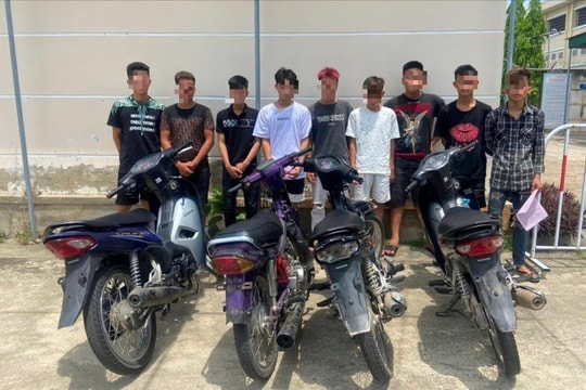 Nhóm thanh niên tháo biển số xe, lạng lách để đọ “tài năng”