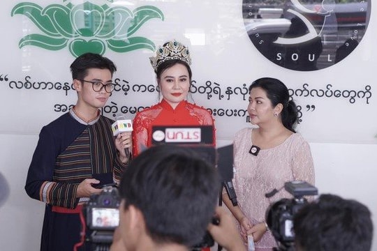 Hoa hậu Phan Kim Oanh trở lại Myanmar sau 7 tháng đăng quang