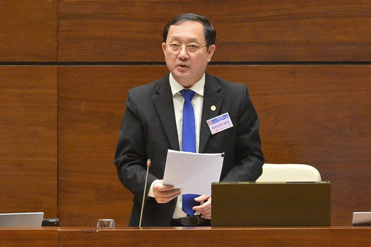 Bộ trưởng Bộ Khoa học Công nghệ Huỳnh Thành Đạt trả lời chất vấn