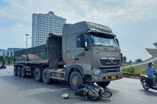 Người đàn ông tử vong tại chỗ khi va chạm với xe "hổ vồ"