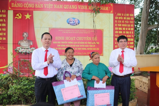 Ban Tuyên giáo Tỉnh ủy ﻿Lạng Sơn sinh hoạt chuyên đề tại đình Háng Pài