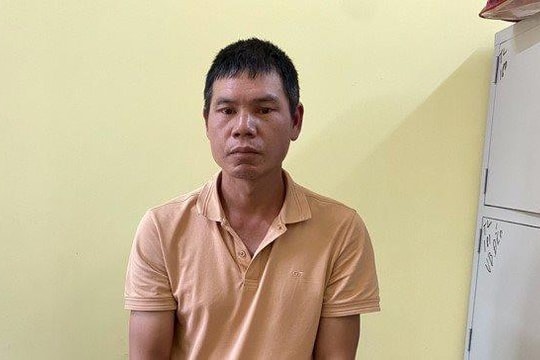 Bắt đối tượng tàng trữ 74 gói heroin