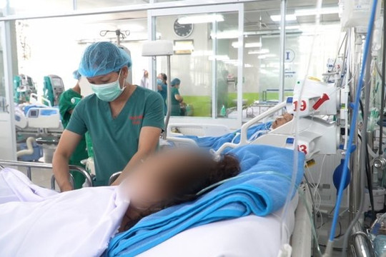 Người phụ nữ bị thủng bụng, mất 6 lít máu sau khi hút mỡ