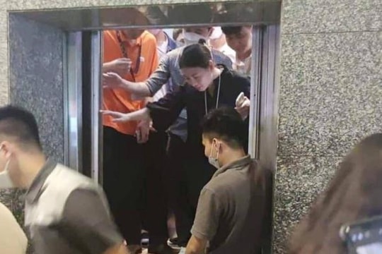 Hà Nội: Nhiều người mắc kẹt trong thang máy ở toà nhà Keangnam vì mất điện
