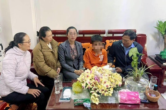 Làm rõ vụ con trai nghi bị cha đẻ "dạy dỗ" bằng bạo lực