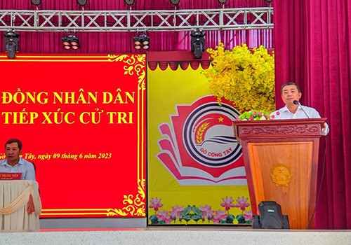 Chánh án TAND tỉnh Tiền Giang cùng tổ đại biểu HĐND tiếp xúc cử tri