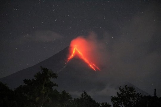 Philippines: Núi lửa Mayon hoạt động, hàng ngàn người phải sơ tán