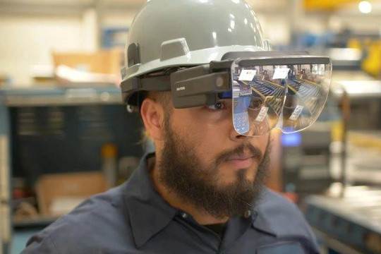 Apple mua startup về thiết bị đeo AR